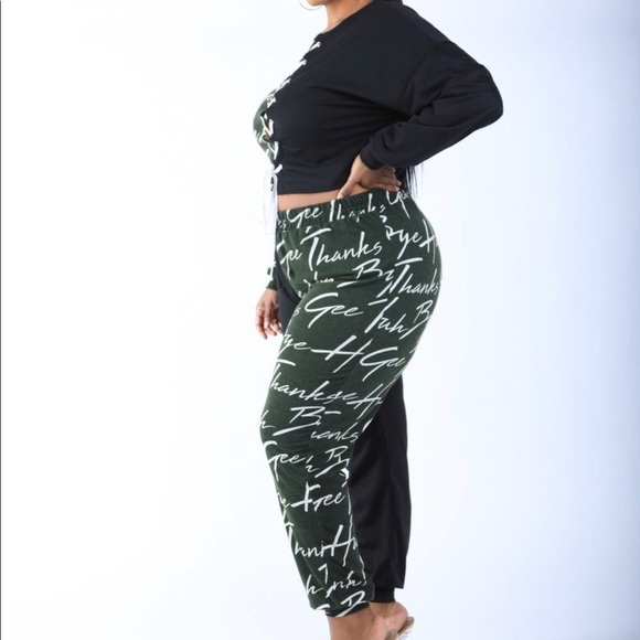 Color Block Plus Size Jogger Set - Picture 7 of 7